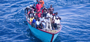 290 мигранти са спасени от потъващи лодки край Либия