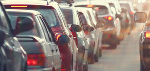 Трафикът в последния почивен ден остава интензивен