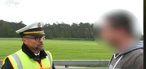 НЕОБИЧАЕН УРОК: Как германски полицай наказва хора, които снимат пътни инциденти?