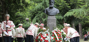 София почита паметта на Христо Ботев (СНИМКИ)