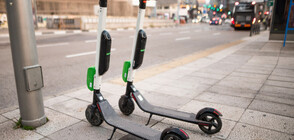 Париж забранява паркирането на електрически тротинетки по тротоарите