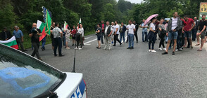 БЛОКАДА НА ПЪТЯ: Протест на животновъди затвори Подбалканското шосе