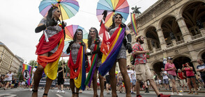 Стотици хиляди се включиха в гей парад във Виена (СНИМКИ)