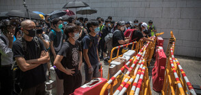 Протестиращи блокираха пътя пред парламента в Хонконг (ВИДЕО)