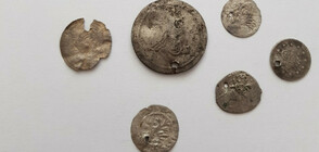 Намериха незаконно притежавани старинни монети и метално острие