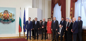 Радев удостои с държавни отличия дейци на културата и изкуството (СНИМКИ)