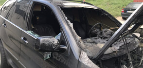 Кола изгоря на паркинг в Казанлък (СНИМКИ)