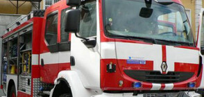 Пожарникари извадиха 6 варела за опасен химикал от река Марица