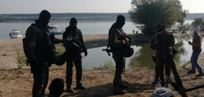 Шестима от трафикантите, задържани на остров в Дунав, остават в ареста