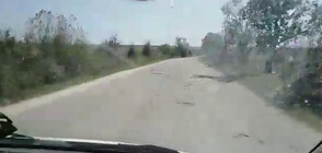Разбитият път до село Равно затруднява преминаването на линейки (ВИДЕО+СНИМКА)