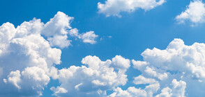 На Голяма Богородица: Кръст от облаци в небето над България (СНИМКА)