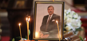 Десетки си взеха последно "сбогом" с Жорж Ганчев (ВИДЕО+СНИМКИ)