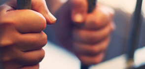 Полицията у нас издирва двама избягали затворници