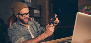 Учени: Светкавиците на смартфоните състаряват кожата