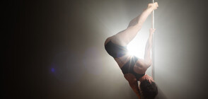 Роботи танцуват на пилон във френски нощен клуб (ВИДЕО)