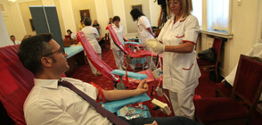 Депутатите даряват кръв в благотворителна инициатива (СНИМКИ)