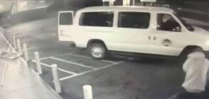 Мъже с откраднат ван изтръгнаха банкомат от стена на магазин (ВИДЕО)