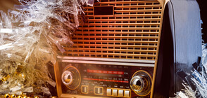 Радиостанция излъчва денонощно коледни песни 2 месеца в аванс