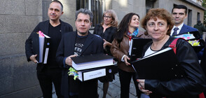 Екипът на Слави Трифонов внесе документите за регистрация на партия (ВИДЕО+СНИМКИ)