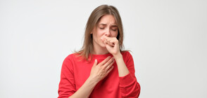 Жена счупи ребрата си с кашлица