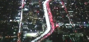 РЕКИ ОТ СВЕТЛИНА: Десетки хиляди коли изпълват магистрала край Лос Анджелис (ВИДЕО)