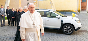 Нов папамобил за главата на Римокатолическата църква (СНИМКИ)