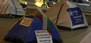 Медицинските сестри вдигат палатковия лагер пред Министерски съвет