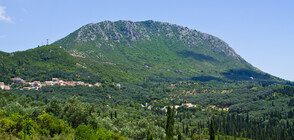 Откриха кости на жена при реставрация на византийски храм в Света гора