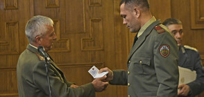 Кобрата стана лейтенант, предложи помощ за физическата подготовка на военните (СНИМКИ)