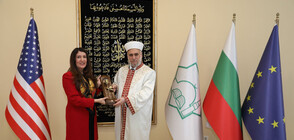 Главният мюфтия подари скулптурa роза на Херо Мустафа (СНИМКИ)