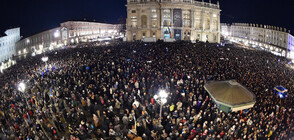 ВПЕЧАТЛЯВАЩИ КАДРИ: 40 000 пяха „Bella Ciao” на митинг на антифашисти в Италия (ВИДЕО+СНИМКИ)
