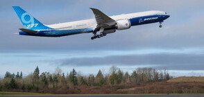 Най-големият двумоторен пътнически самолет извърши първия си полет (ВИДЕО+СНИМКИ)