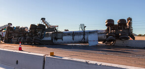 Обърнат камион затвори АМ "Тракия" към София