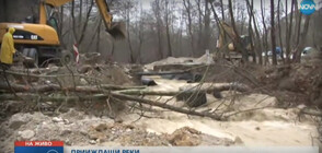 Придошла река отнесе основен път към Мелник (ВИДЕО)