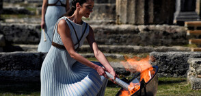 Запалиха олимпийския огън в Гърция (ВИДЕО+СНИМКИ)