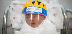 Новородени с шлемове срещу коронавируса (СНИМКИ)