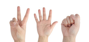 Канадец отиде на съд, изгубил над 500 хиляди долара на "Камък, ножица, хартия"