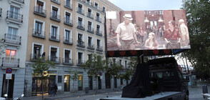 НА КИНО ОТ БАЛКОНА: В Мадрид прожектират филми на мобилни екрани (ВИДЕО)