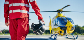 Медиците замениха Батман и Спайдърмен в нова картина на Банкси (ВИДЕО)