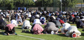 Главният мюфтия отслужи празнична молитва за Рамазан Байрам на открито (СНИМКИ)