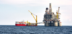 ОПЕК се споразумя да удължи съкращаването на добива на петрол