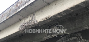 Извънгабаритен багер счупи трегерите на мост край Казанлък (ВИДЕО+СНИМКИ)