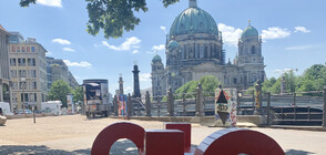 България поздравява Германия за председателството на Съвета на ЕС с инсталацията „Българските букви“ (СНИМКИ)