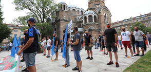 Полицаи излязоха на протест навръх професионалния си празник (ВИДЕО+СНИМКИ)