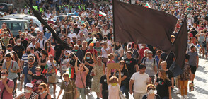 Трета поредна вечер на протести в центъра на София (ВИДЕО+СНИМКИ)