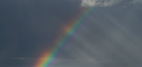 Заснеха червена дъга във Финландия (ВИДЕО)