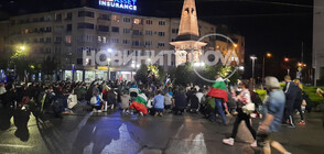 ДЕСЕТИ ДЕН НА ПРОТЕСТИ: Демонстрантите отдадоха почит на Васил Левски (ВИДЕО+СНИМКИ)