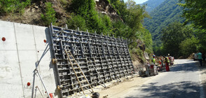 Изградиха част от подпорната стена на пътя за Рилския манастир