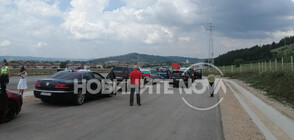 Протестно автошествие се насочи към „Калотина“ (СНИМКИ)