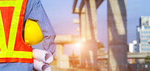 Построиха магистрала около малка къща в Китай (ВИДЕО+СНИМКИ)